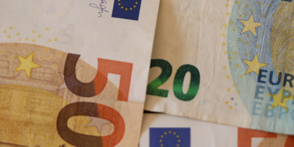 Valentine’s Special at AusXChange – Limited Time Offer